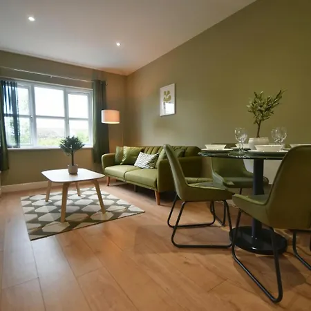 Sophisticated Two Bedroom With Parking