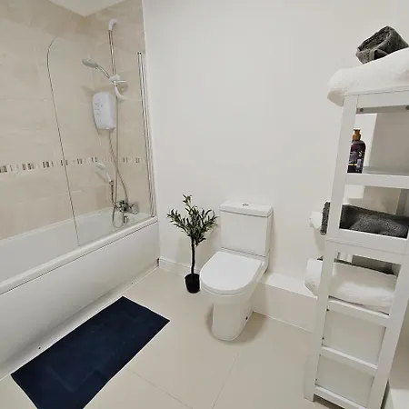 Sophisticated Two Bedroom With Parking Apartment
