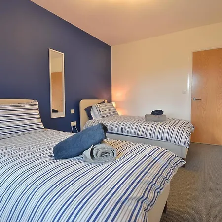 Apartment Sophisticated Two Bedroom With Parking *