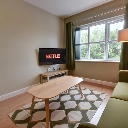 Sophisticated Two Bedroom With Parking * Manchester