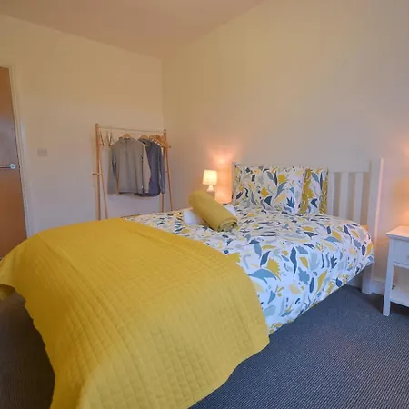 Sophisticated Two Bedroom With Parking