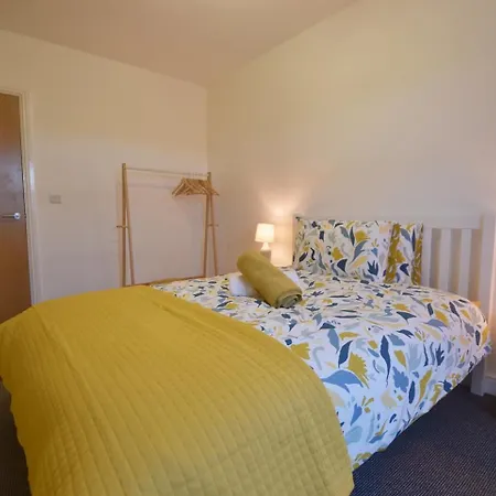 Apartment Sophisticated Two Bedroom With Parking Manchester