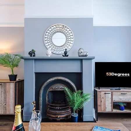 New! 3-bed Spacious In By 53 Degrees Property, Ideal For Groups, Free Parking! 別荘 マンチェスター