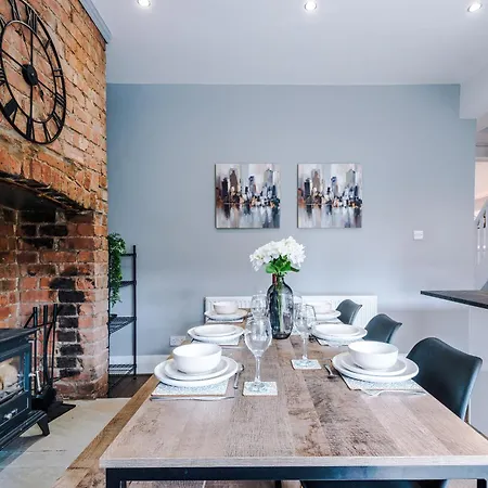 New! 3-bed Spacious In By 53 Degrees Property, Ideal For Groups, Free Parking! * Манчестер