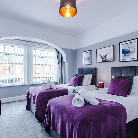 New! 3-bed Spacious In By 53 Degrees Property, Ideal For Groups, Free Parking! 別荘 *