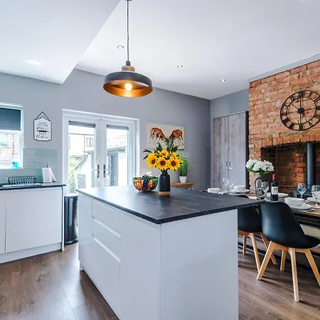 New! 3-bed Spacious In By 53 Degrees Property, Ideal For Groups, Free Parking! マンチェスター