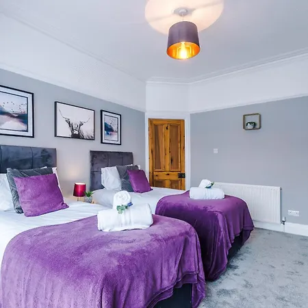 New! 3-bed Spacious In By 53 Degrees Property, Ideal For Groups, Free Parking! 別荘 *