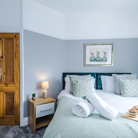 別荘 New! 3-bed Spacious In By 53 Degrees Property, Ideal For Groups, Free Parking! マンチェスター