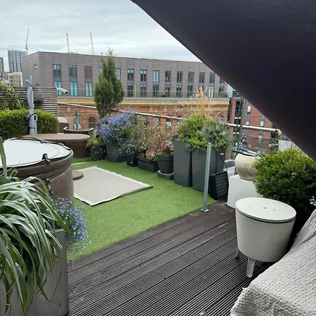 Ancoats Getaway With Terrace And Hot Tub מנצ'סטר