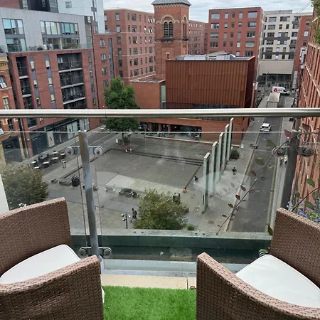 Ancoats Getaway With Terrace And Hot Tub Apartment