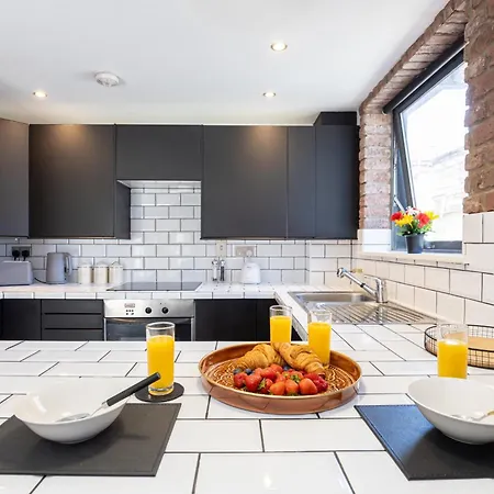 2 Bedroom City Centre Penthouse With Balcony アパート *