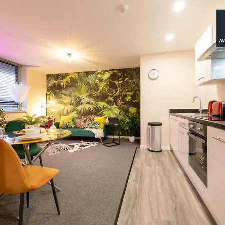 Stylish One Bedroom By Av Hughes Short Lets & Serviced With Free Parking & Wi-fi Apartment