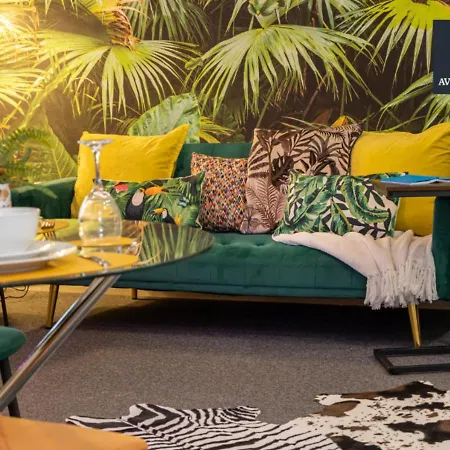 Apartment Stylish One Bedroom By Av Hughes Short Lets & Serviced With Free Parking & Wi-fi