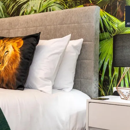Stylish One Bedroom By Av Hughes Short Lets & Serviced With Free Parking & Wi-fi Apartment