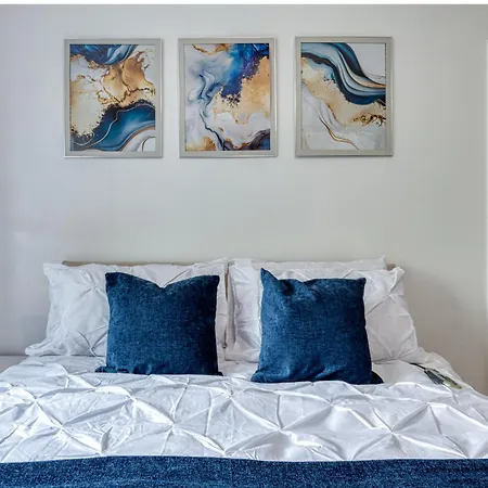 Full House, Massage Mattresses, Sleeps 6 Guests, Free Wifi, Free Parking, Free Netflix, Smart Tv