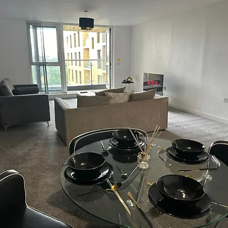 Апартаменты Large Modern 2bedroom Stunning River Irwell Views Манчестер