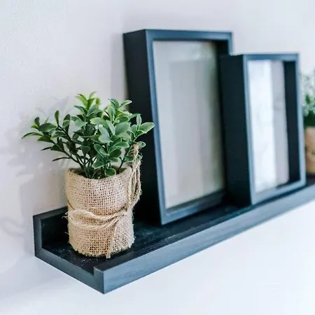 Modern 2br Near Centre - Free Parking Garage דירה