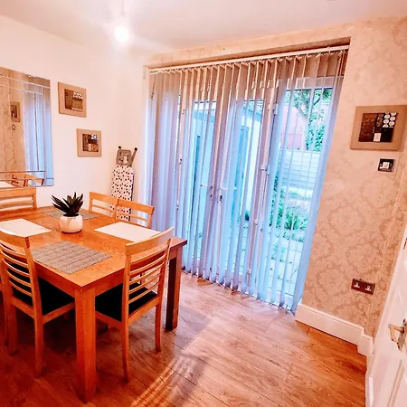 Bas Charming 3 Bedroom House *