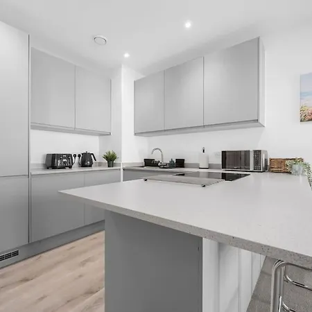 Modern Central Old Trafford Apartment *