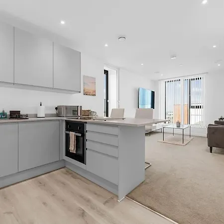 Modern Central Old Trafford Apartament