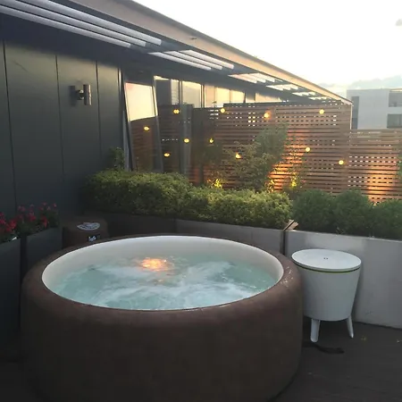 Ancoats Getaway With Terrace And Hot Tub 아파트