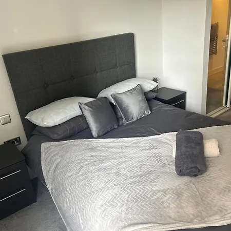 Διαμέρισμα Luxury Retreat 3 Bedroom *