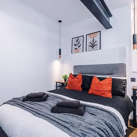 Incredible 3bed Townhouse, Rooftop Patio, Sleeps 6 *