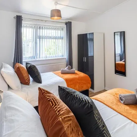Spacious And Modern Townhouse In Old Trafford Prázdninový dům