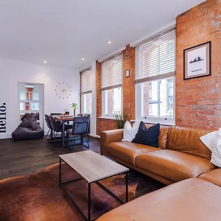 Incredible 3bed Townhouse, Rooftop Patio, Sleeps 6 شقة *