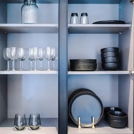 Incredible 3bed Townhouse, Rooftop Patio, Sleeps 6 شقة *