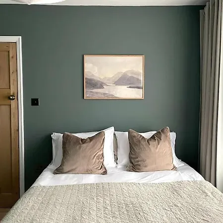 Private Access To 70-acre Park! Manchester