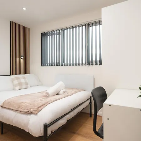 Scandi Loft Style - Sleeps 6 - Near Airport * Manchester