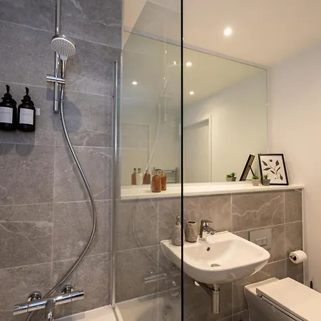 Pet Friendly 2br Near Station By Asquare Letting Апартаменты *