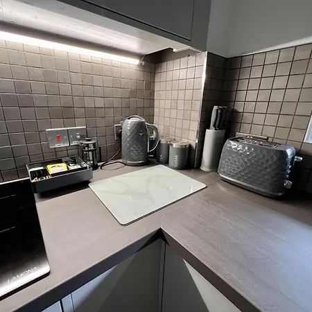 Apartmán - 1 Bedroom - Sleeps 3 - Free Parking *