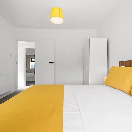 52 Furnival Road, Guest house