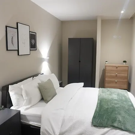 Appartement Modern Two Bedroom With Balcony In