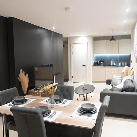Modern Two Bedroom With Balcony In Appartement *