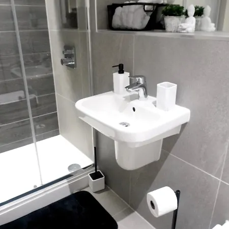 Modern Two Bedroom With Balcony In
