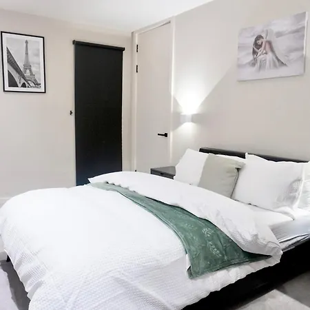 Appartement Modern Two Bedroom With Balcony In