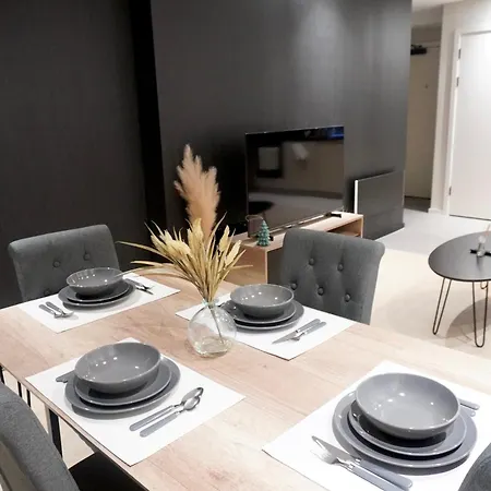 Modern Two Bedroom With Balcony In Appartement *