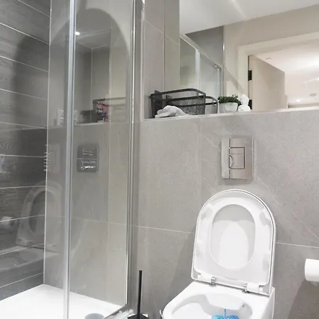 Modern Two Bedroom With Balcony In Appartement *
