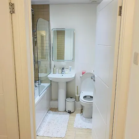 Live Coop Apartment-entire House With Free Parking And Garden- Etihad Stadium *