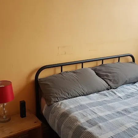 With Private Bathroom Very Close To City Centre Alloggio in famiglia *