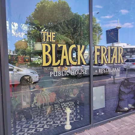 Free Private Parking - City Centre 2 Bedroom Ensuite Near Shopping & Financial Centre, Victoria Station & Ao