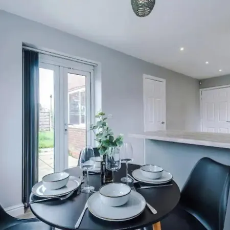 別荘 Lux 3 Bed 10 Mins From Centre - Parking & Netflix *