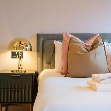 Livestay 3-bed Loft In The Heart Of דירה *