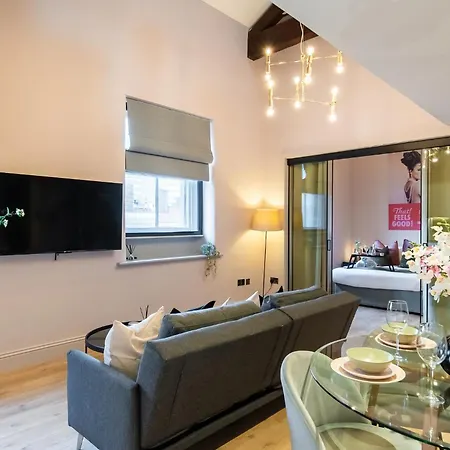 Livestay 3-bed Loft In The Heart Of דירה