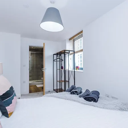 30 Percent Offer On Monthly Near Old Trafford Sleeps 5 Lägenhet *