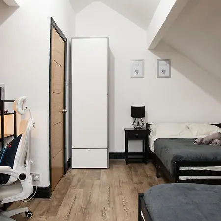 Entire Luxury In Old Trafford, Next To Mufc Tatil Evi