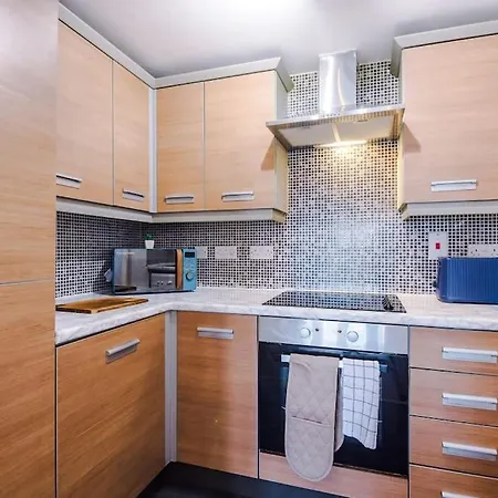 The Salford Luxe By Parydise - 2-bed City-view Gem - Business-ready, Leisure-friendly アパート